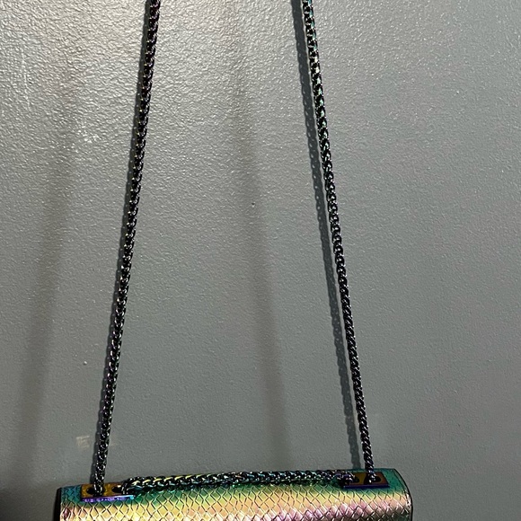 HENRI BENDEL HOLOGRAPHIC Wallet on a Chain - Picture 4 of 11